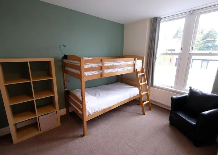 Wayfarers Independent بيت شباب بنريث